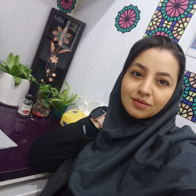 تصویر مشاور مدرسه دوره اول متوسطه گل های خرد